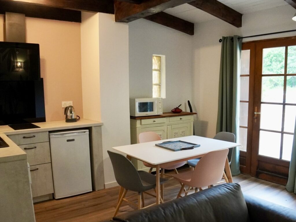 gîte avec cuisine grande pièce lumineuse tout équipé