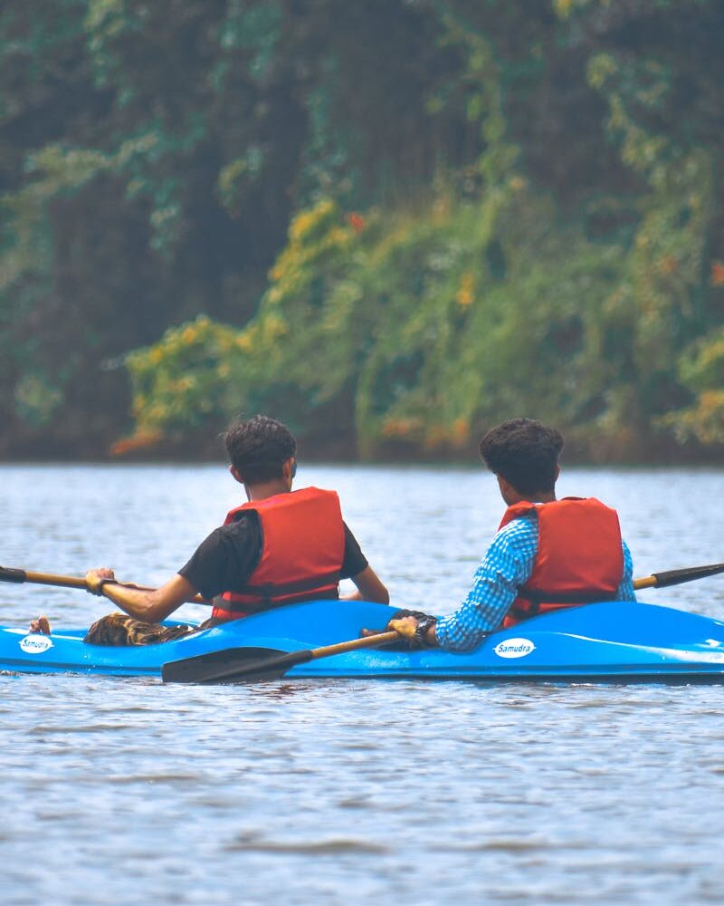 pexels-photo-1682744-1682744 kayaking adventure on river kayak canoé rafting rivière activités nautiques